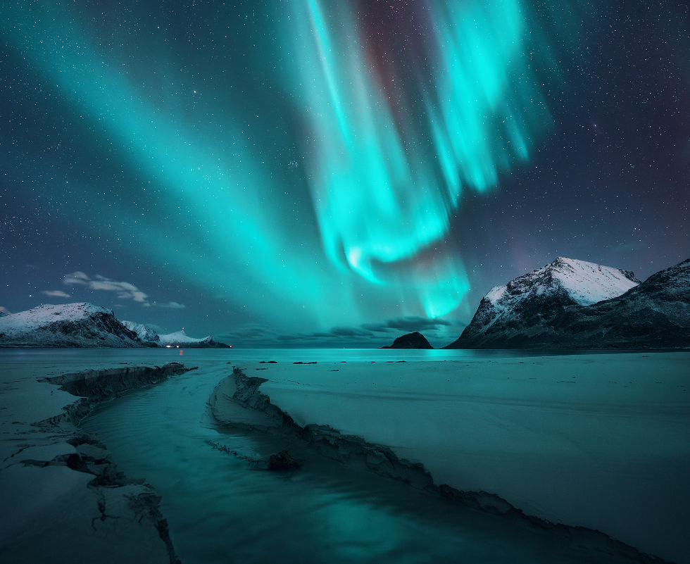 GettyImages-1965906026_edited.jpg